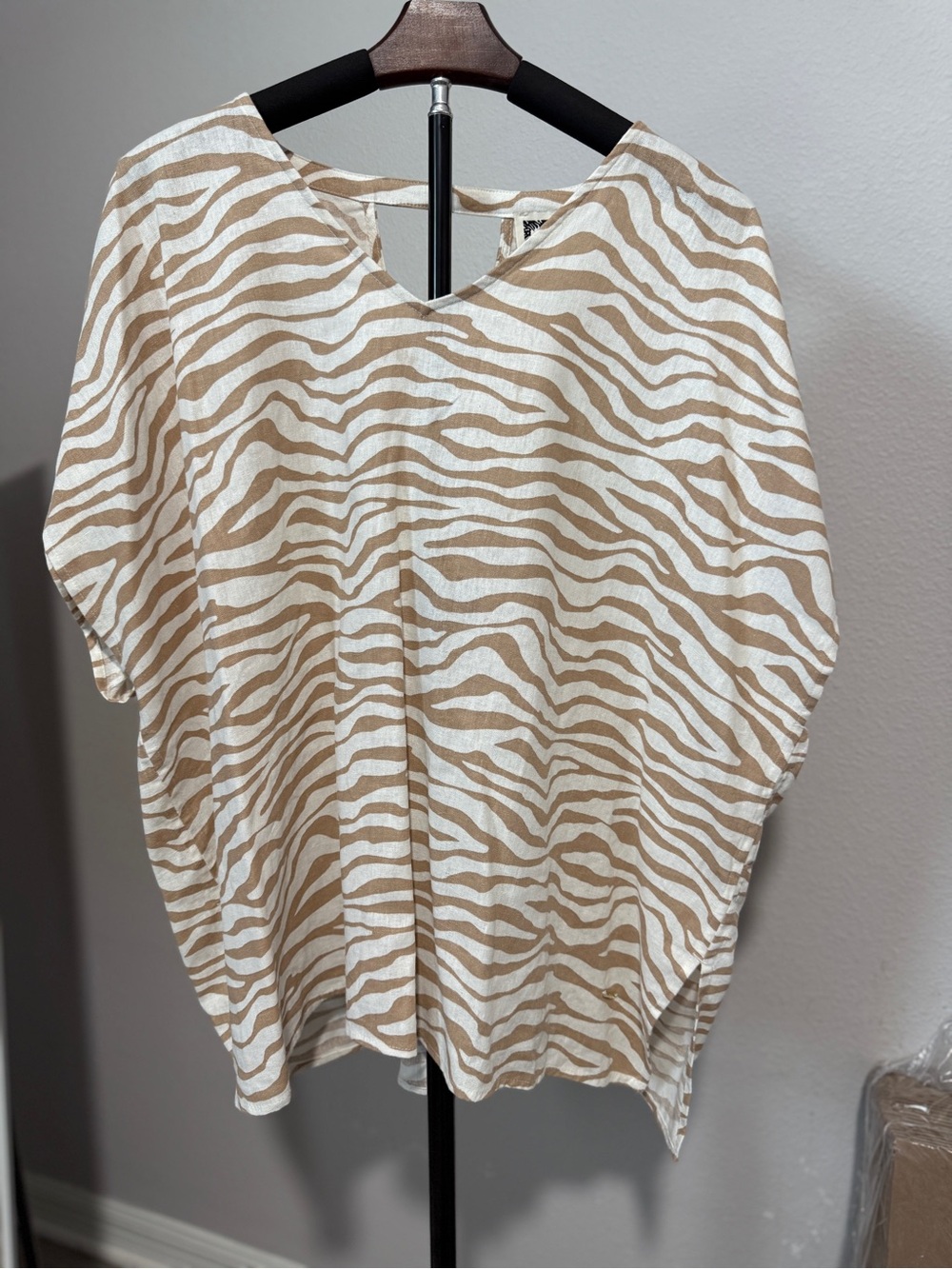 Anne Klein Beige and White Zebra-Print Tunic Top